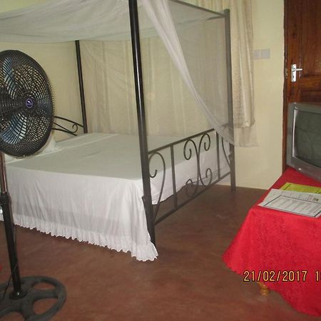 Fanaka Safaris Campsite & Lodges Mto wa Mbu Exterior foto