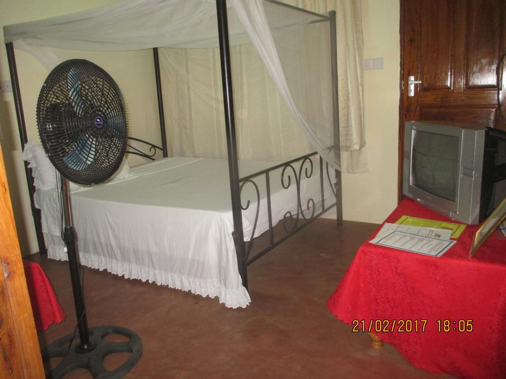 Fanaka Safaris Campsite & Lodges Mto wa Mbu Exterior foto